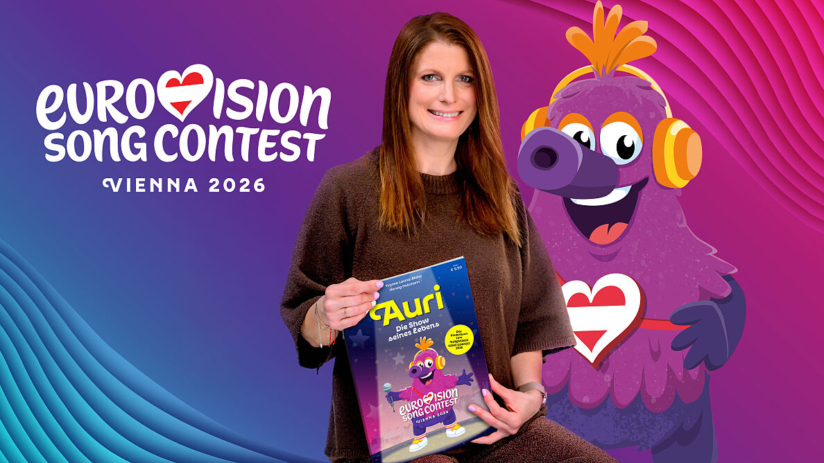 Bild 1_ESC Maskottchen Auris mit Autorin Lacina-Blaha_c_ORF