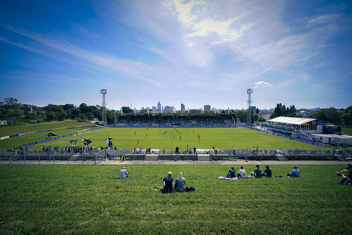 Bild1_First Vienna FC Stadion_c_FotoHOFER.jpg